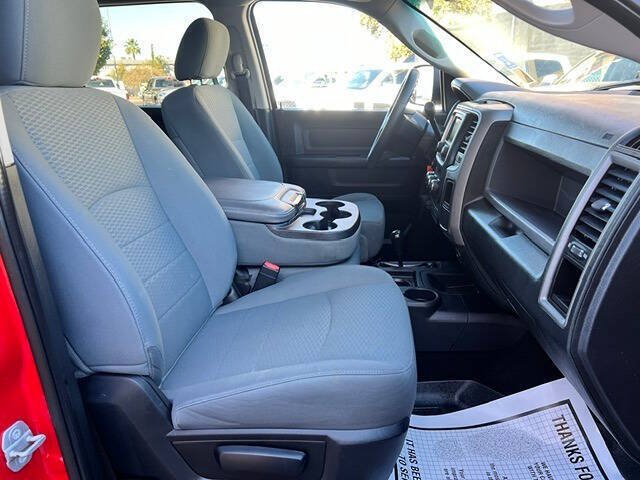 Used 2015 RAM 2500 Tradesman w/ Chrome Appearance Group AWD/4WD image 16