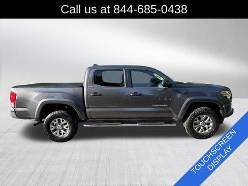 Used 2017 Toyota Tacoma SR5 w/ Tow Package RWD image 4