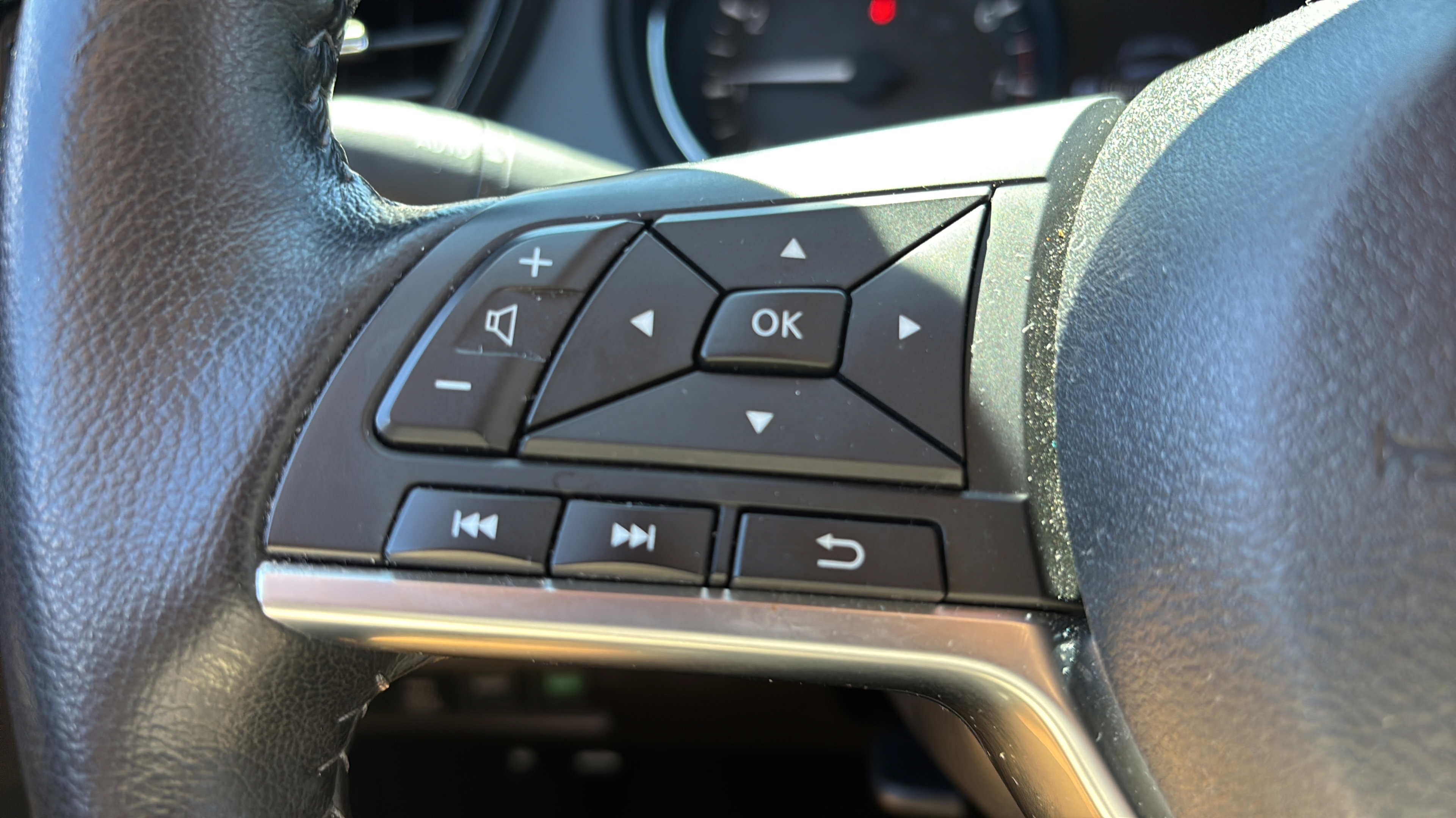 Used 2022 Nissan Rogue Sport SL AWD/4WD image 28
