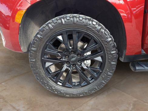 Used 2021 Chevrolet Suburban Z71 w/ Luxury Package AWD/4WD image 30
