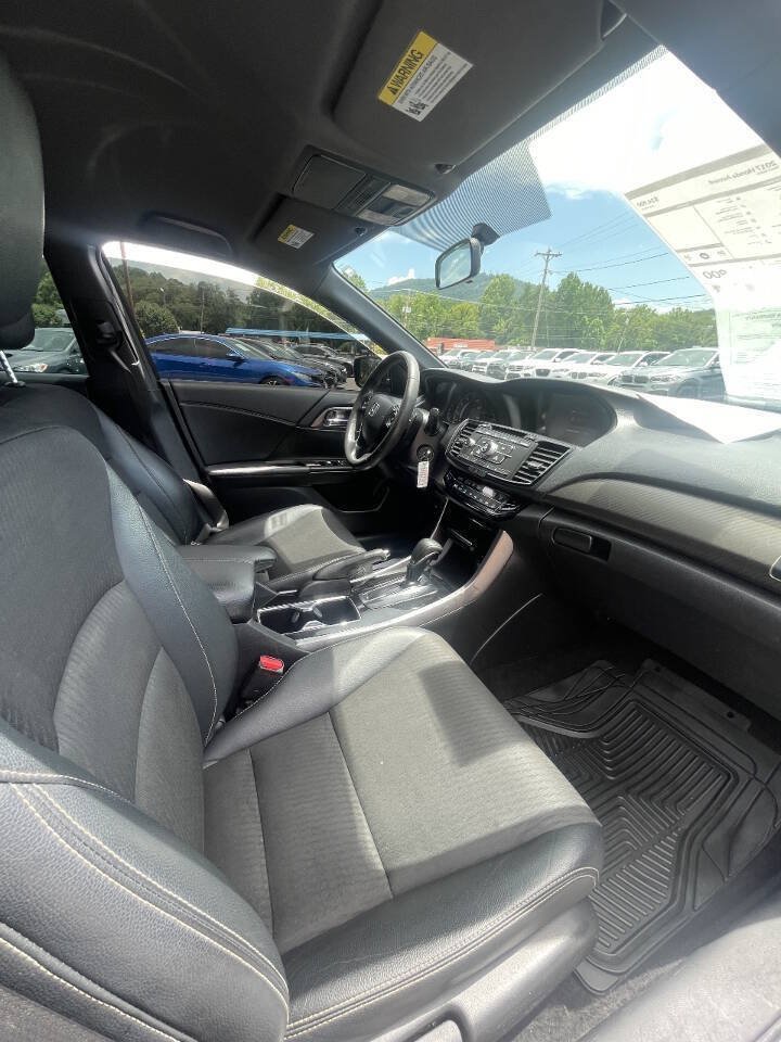 Used 2017 Honda Accord Sport image 16