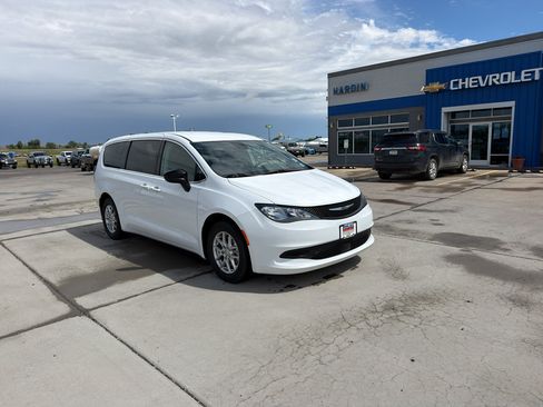 Used 2024 Chrysler Voyager LX FWD image 8