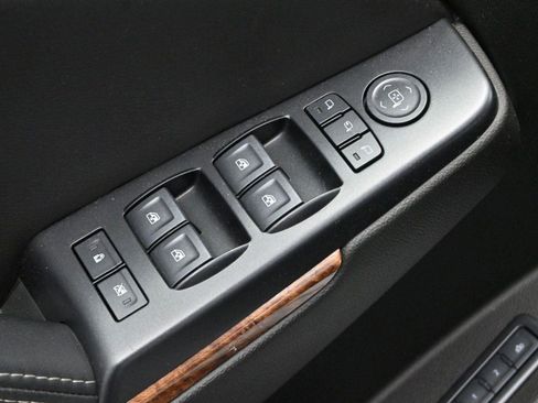 Used 2019 Chevrolet Suburban Premier AWD/4WD image 15