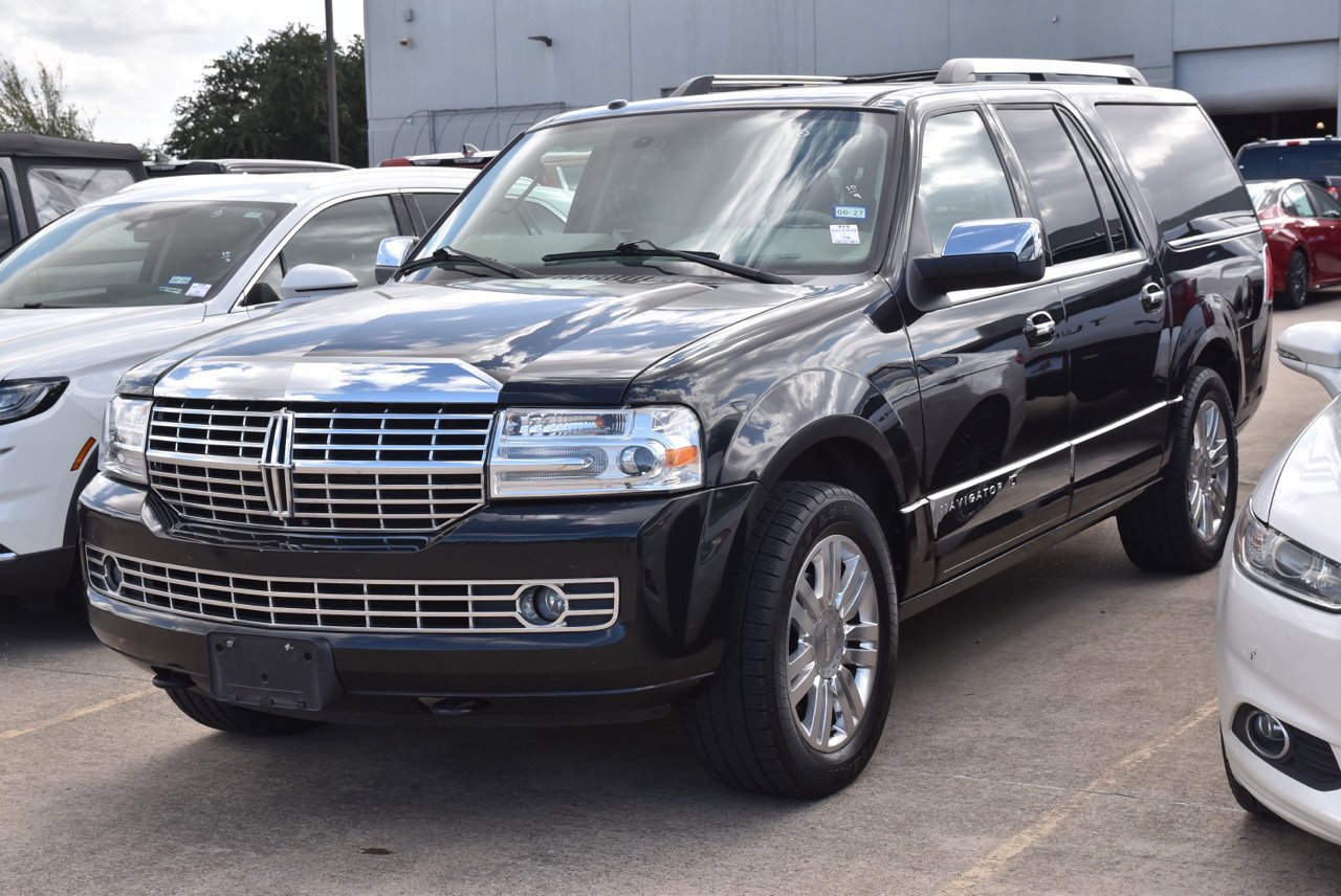 Used 2014 Lincoln Navigator L 2WD image 2