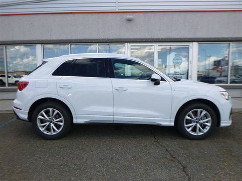 Used 2024 Audi Q3 2.0T Premium AWD/4WD image 4