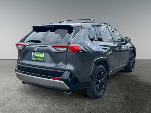 Used 2022 Toyota RAV4 SE w/ Convenience Package AWD/4WD image 10