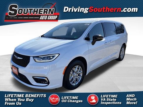 New 2026 Chrysler Pacifica Select image 1