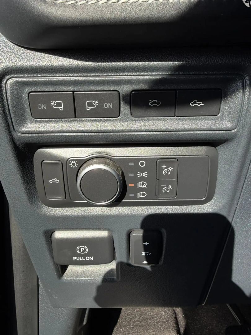 Used 2022 Ford F150 Lightning Platinum AWD/4WD image 29