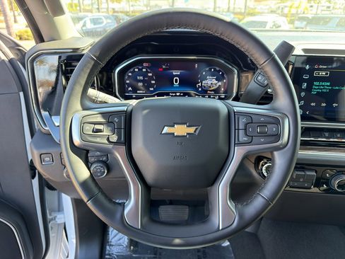 Used 2025 Chevrolet Silverado 2500 LT w/ Convenience Package image 17