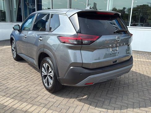 Used 2023 Nissan Rogue SV FWD image 3