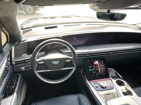 Certified 2025 Cadillac Escalade IQ Luxury 2 w/ LPO, Premium Carpet Package AWD/4WD image 27