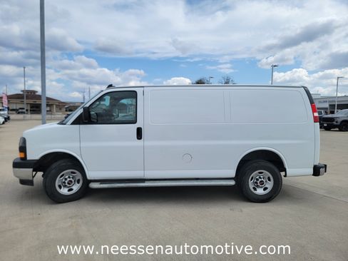 Used 2024 GMC Savana 2500 w/ Driver Convenience Package image 4