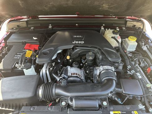 Used 2021 Jeep Gladiator Sport image 12