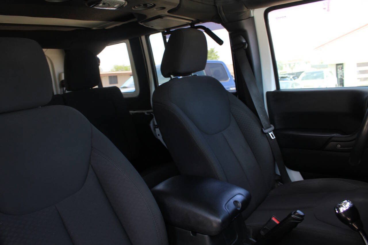Used 2017 Jeep Wrangler Unlimited Sport w/ Quick Order Package 23S AWD/4WD image 14