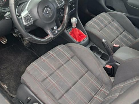 Used 2012 Volkswagen Golf 4-Door FWD image 4