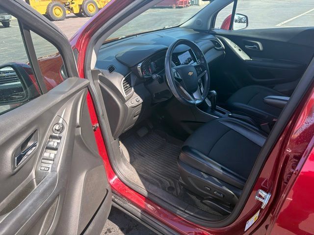 Used 2021 Chevrolet Trax LT w/ Driver Confidence Package FWD image 12