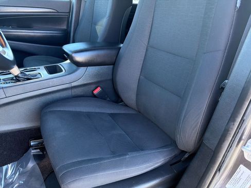 Used 2017 Jeep Grand Cherokee Laredo w/ Quick Order Package 23E image 17