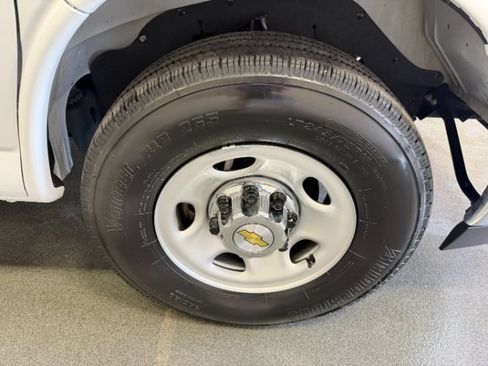 Used 2025 Chevrolet Express 3500 LT w/ LT Preferred Equipment Group RWD image 8