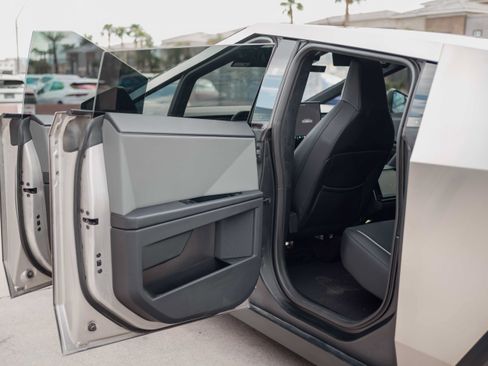 Used 2026 Tesla Cybertruck AWD Crew Cab image 10