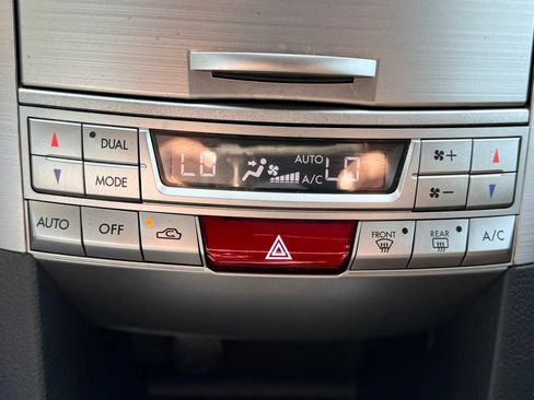 Used 2014 Subaru Outback 2.5i Limited w/ Moonroof Package AWD/4WD image 30