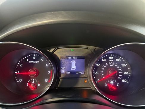 Used 2020 Kia Sedona LX image 38