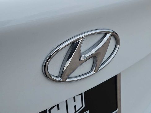 Used 2016 Hyundai Elantra SE image 11