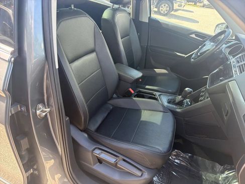 Used 2021 Volkswagen Tiguan SEL FWD image 20