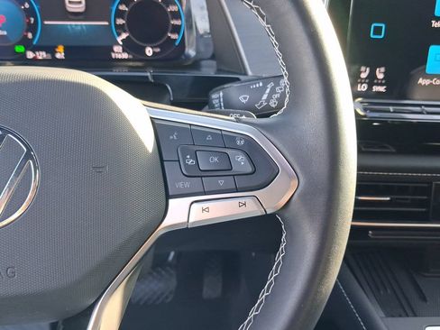 Used 2025 Volkswagen Atlas Cross Sport SE FWD image 20