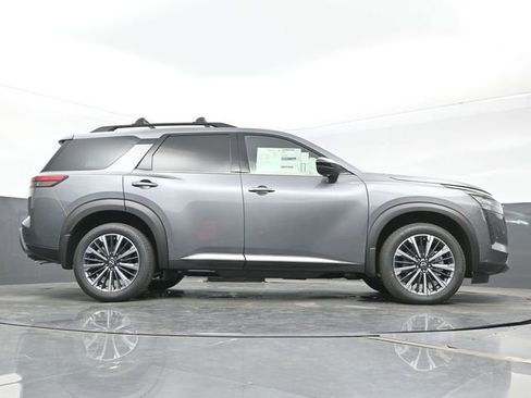 New 2026 Nissan Pathfinder Platinum FWD image 24