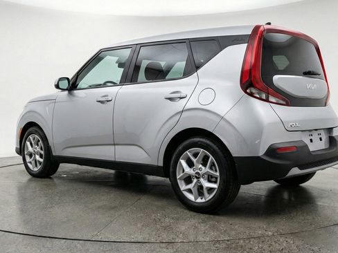 Used 2025 Kia Soul LX w/ LX Technology Package FWD image 6