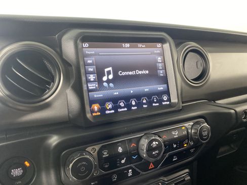 Used 2022 Jeep Gladiator Sport AWD/4WD image 4