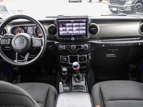 Used 2018 Jeep Wrangler Unlimited Sport image 12