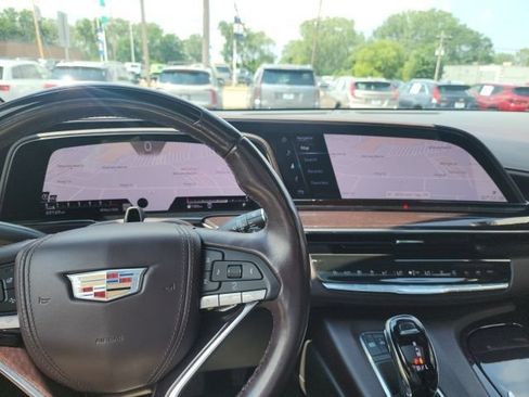 Used 2021 Cadillac Escalade Premium Luxury Platinum AWD/4WD image 18