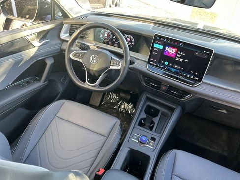 New 2026 Volkswagen Tiguan SE FWD image 10