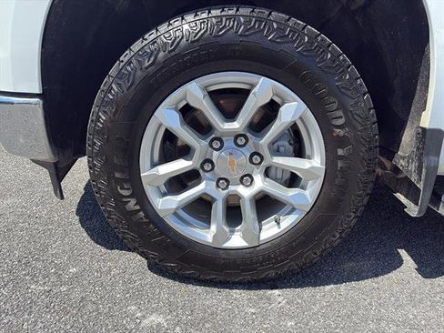 Used 2025 Chevrolet Silverado 1500 LT image 9