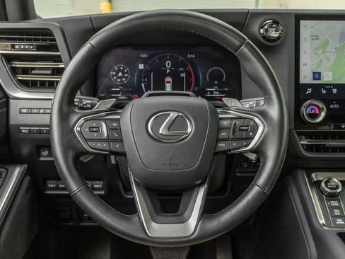 Used 2025 Lexus GX 550 w/ Accessory Package (32) AWD/4WD image 8