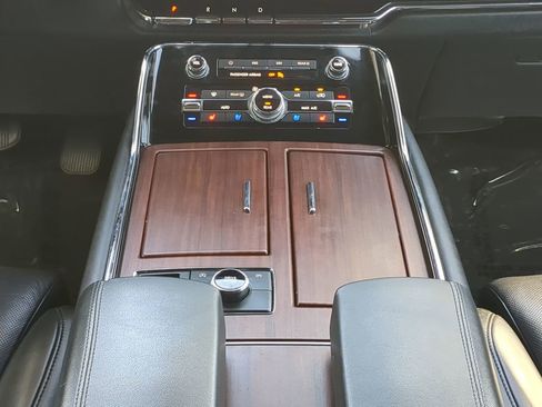 Used 2023 Lincoln Navigator Reserve image 19