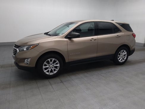 Used 2019 Chevrolet Equinox LS w/ LS Convenience Package AWD/4WD image 2