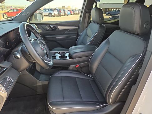 Used 2025 Buick Enclave Preferred FWD image 16