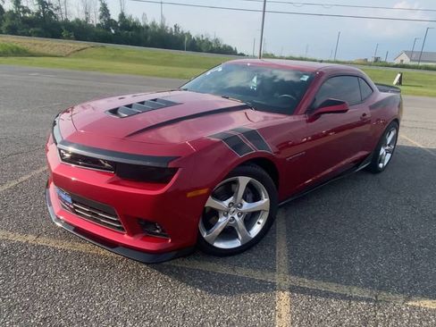 Used 2015 Chevrolet Camaro SS w/ LPO, Black Appearance Package RWD image 4