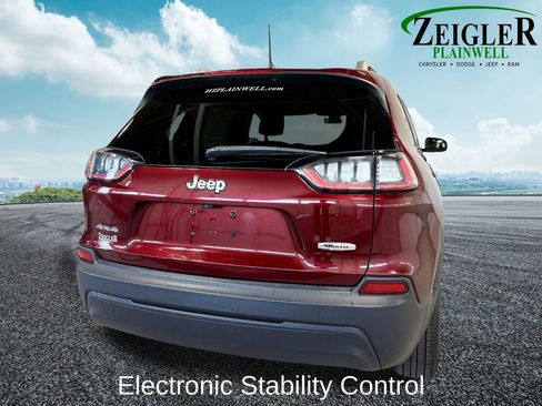 Used 2019 Jeep Cherokee Latitude AWD/4WD image 5