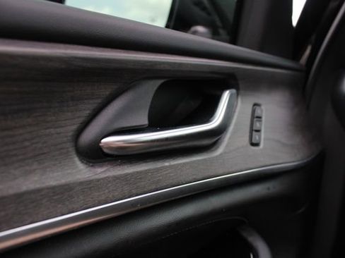 Used 2023 Jeep Grand Cherokee Overland AWD/4WD image 7