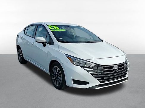 Used 2025 Nissan Versa SV image 3
