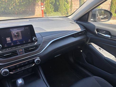 Used 2025 Nissan Altima 2.5 SV FWD image 35
