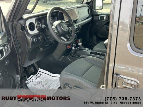 Used 2024 Jeep Wrangler Willys image 10