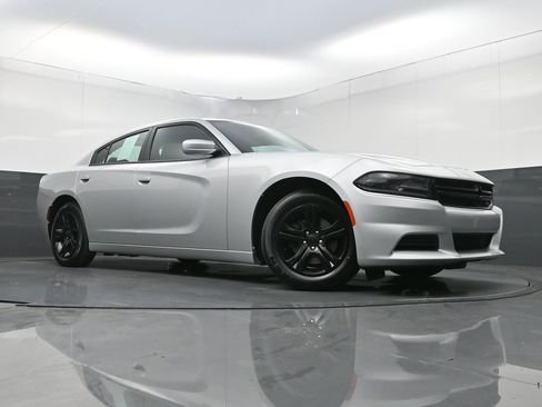 Used 2019 Dodge Charger SXT image 22