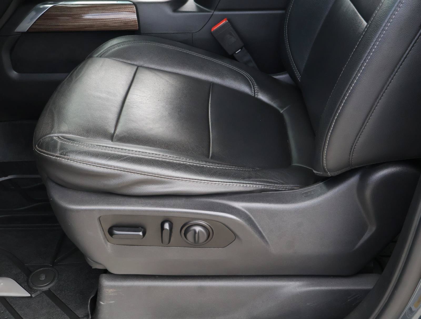 Used 2020 Chevrolet Silverado 1500 RST w/ Texas Edition RWD image 15