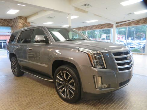 Used 2018 Cadillac Escalade Luxury AWD/4WD image 77