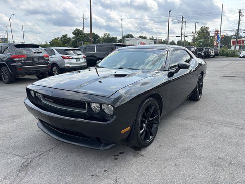Used 2014 Dodge Challenger SXT RWD image 7