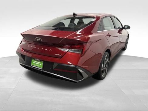 Used 2024 Hyundai Elantra Limited image 7